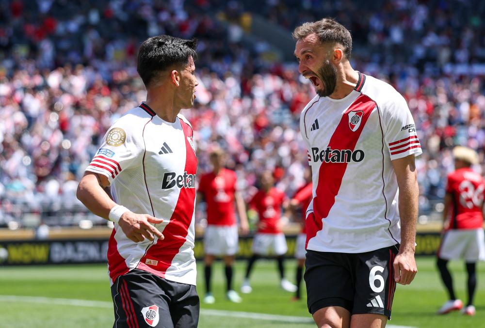 半场战报：阿森纳1-1拜仁，廷贝尔破门，伦纳特-卡尔扳平